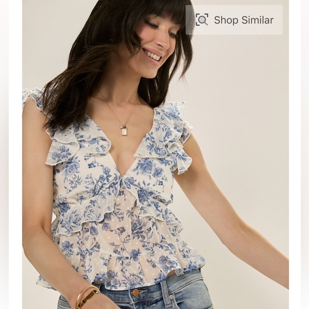 Trixxi Angie Floral Flutter Sleeve Blouse